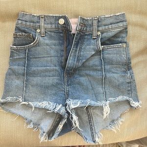 Revice shorts with star design